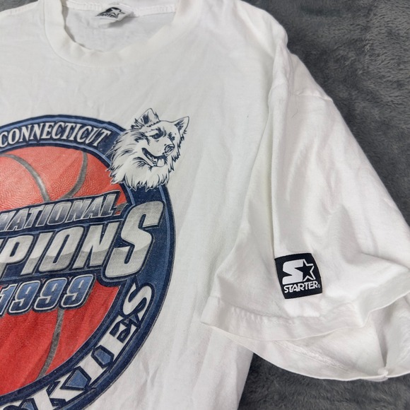 University of Connecticut Huskies NCAA Champions 1999 Official Locker Room Tee - Picture 3 of 5